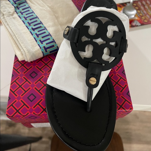 Brand new Tory Burch sandals never have been used - Picture 3 of 3